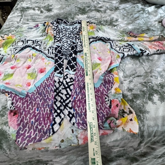 SAACHI Monochrome Geometric Kimono - Picture 3 of 7